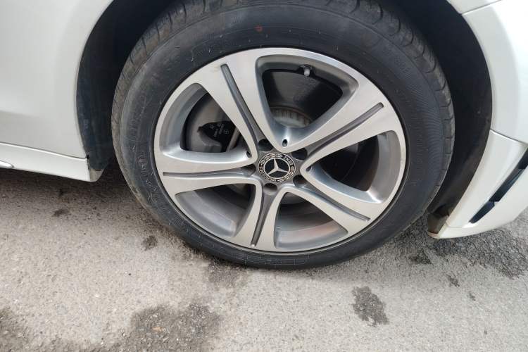 Used Mercedes-Benz C-Class 2020 Restyled C 260 L Sport Edition Right Front Wheel Hub