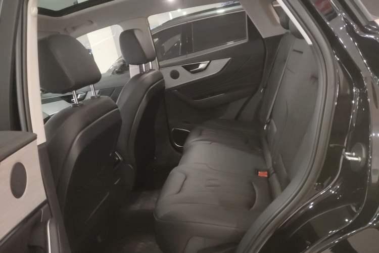 Used Hongqi HS5 2025 2.0T Two-Wheel Drive 600 000-Vehicle Commemorative Edition Left Rear Seat