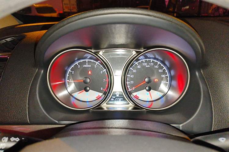 Used Geely Auto GX7 2015 Classic Edition 1.8L Manual Elite Model China V Standard