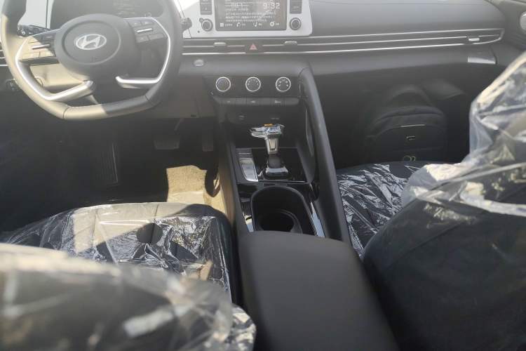 Used Hyundai Elantra 2023 1.5L CVT GLX Elite Edition Gear Lever