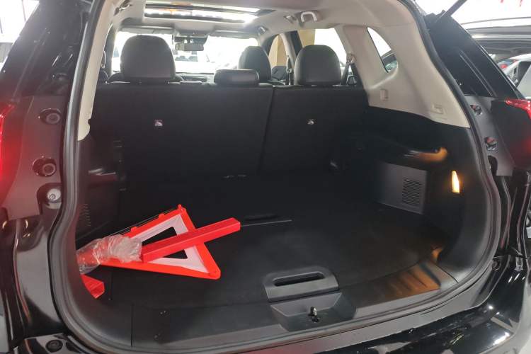 Used Nissan X-Trail 2023 Classic 2.0L Two-Wheel Drive Smart Connect & Comfort Edition
