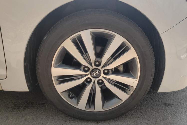 Used Hyundai Mistra 2016 1.8L Automatic Deluxe DLX Model Right Front Wheel Hub