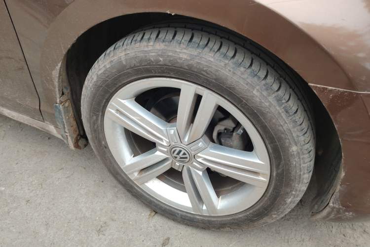 Used Volkswagen Lamando 2018 280TSI DSG Comfort Edition Right Front Wheel Hub