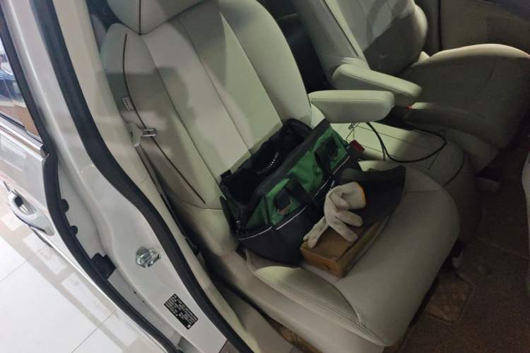 Used Buick GL8 2021 Land Cruiser Executive Class 652T Luxury Model Right Front Seat