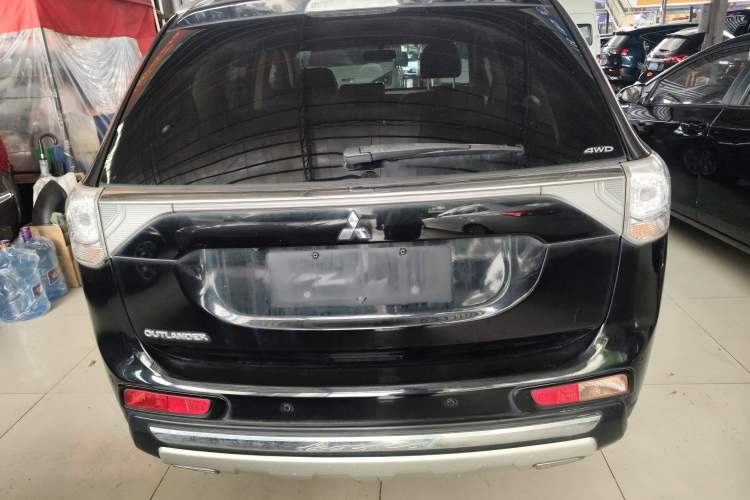 Used Mitsubishi Outlander 2014 2.4L 4x4 Deluxe Value Edition 5 Seats Rear