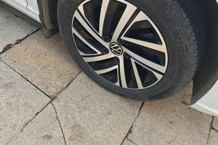 Used Volkswagen Lavida 2023 300TSI DSG Full-Comfort Edition Right Front Wheel Hub