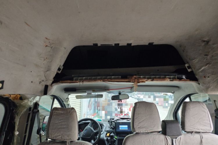 Used Ford Transit 2017 2.0T Diesel Multi-Function Commercial Vehicle Mid-Drive Mid-Roof China V Standard