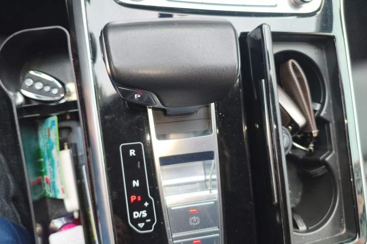 Used Audi Q8 2019 55 TFSI Luxury Dynamic Model Gear Lever