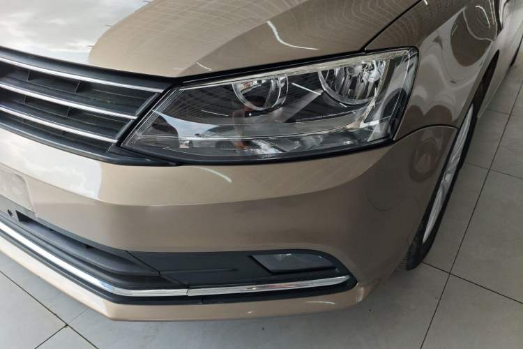 Used Volkswagen Sagitar 2015 230TSI Automatic Comfort Version Left Front Headlight