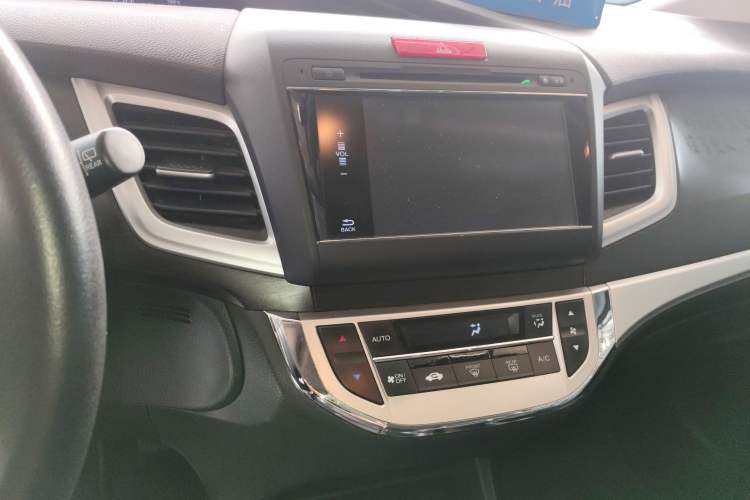 Used Honda Jade 2013 1.8L automatic Comfort version 5 seats
