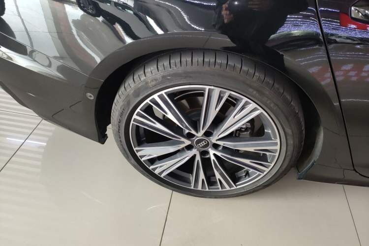 Used Audi A6L 2024 45 TFSI quattro Prestige Dynamic Edition Right Rear Wheel Hub