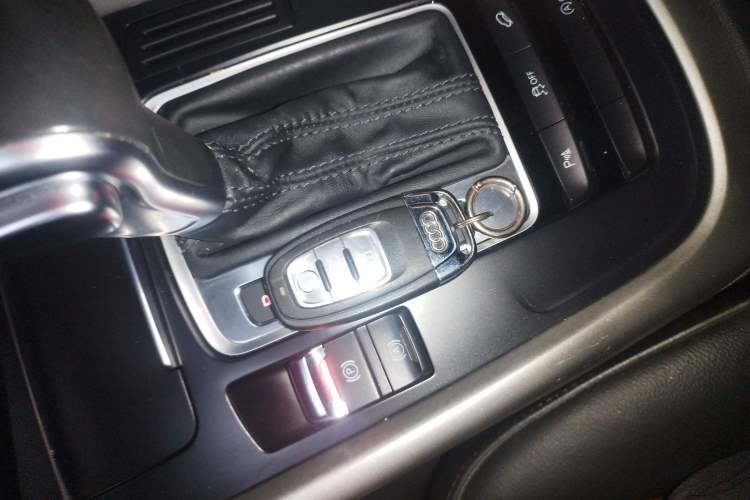 Used Audi Q5 2017 Plus 40 TFSI Ambition Model
