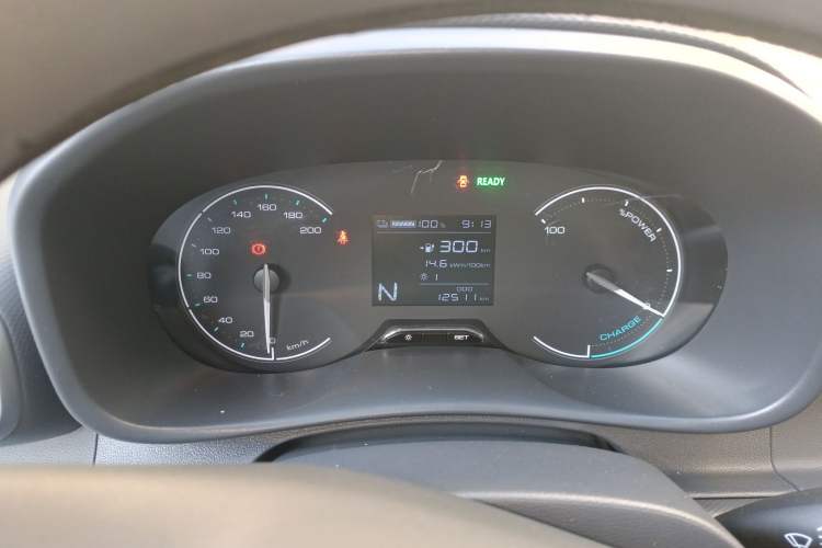 Used Wuling Hongguang New Energy 2024 All-Electric Model 300KM Standard Version Instrument Cluster