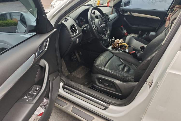 Used Audi Q3 2015 35 TFSI Ambition Edition Driver Seat