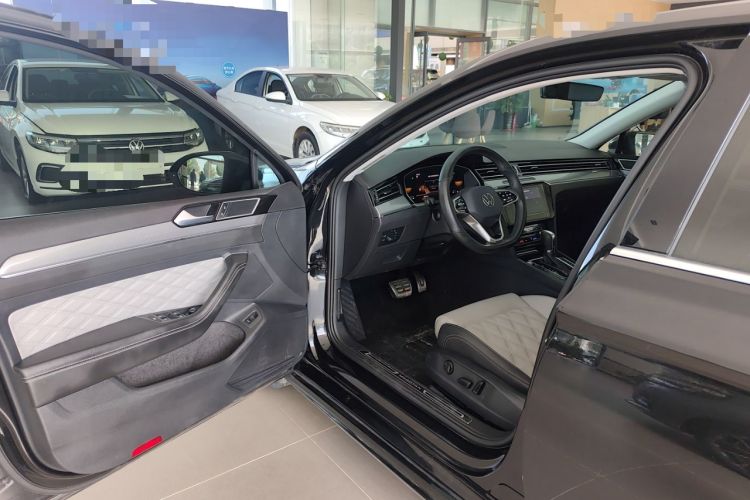 Used Volkswagen Magotan 2023 2 Million Units Limited Edition 330TSI DSG Leading Version
