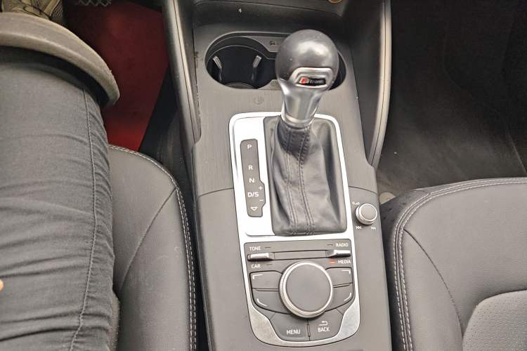 Used Audi A3 2014 Limousine 35 TFSI Automatic Advanced Model Gear Lever