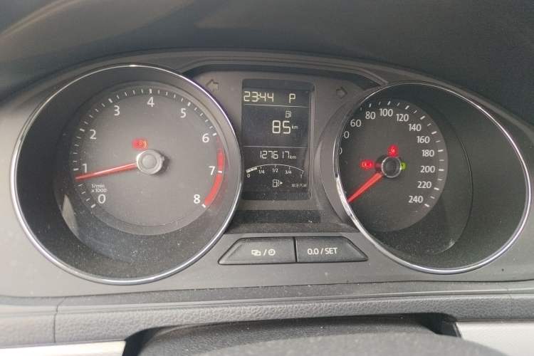 Used Volkswagen Gran Lavida 2015 1.6L Automatic Comfort Edition Odometer Close Up