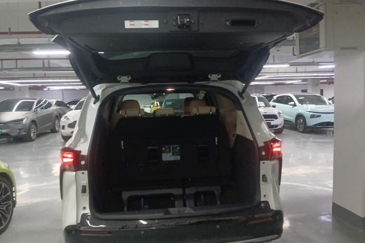 Used Toyota SIENNA 2023 2.5L Hybrid Luxury Edition