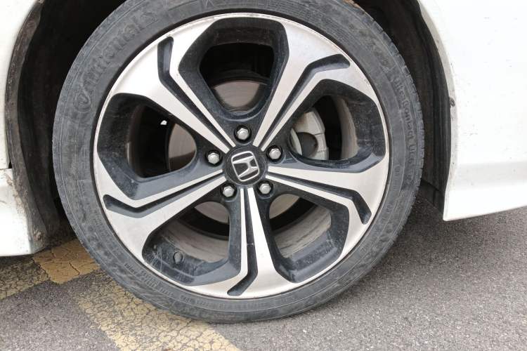 Used Honda Jade 2017 210 TURBO CVT Luxury Edition 5 Seats Right Front Wheel Hub