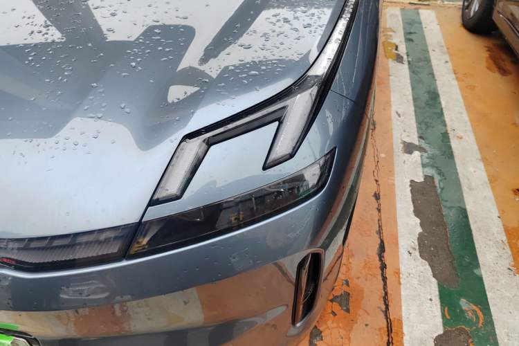 Used Lynk & Co 08 EM-P 2025 220 km All-Wheel-Drive Performance Halo