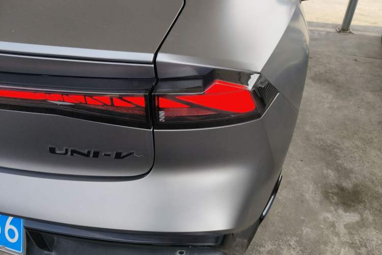 Used CHANGAN UNI-V 2023 2.0T Leading-Speed Edition
