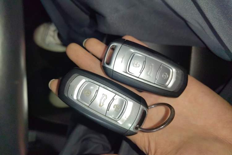 Used Geely Auto Emgrand X7 Sport 2018 1.8TD Automatic Two-Wheel Drive Smart Connect 4G Internet Edition Interior 1