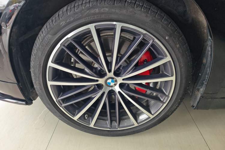 Used BMW 5 Series 2023 530Li Leading Model M Sport Package Left Front Wheel Hub