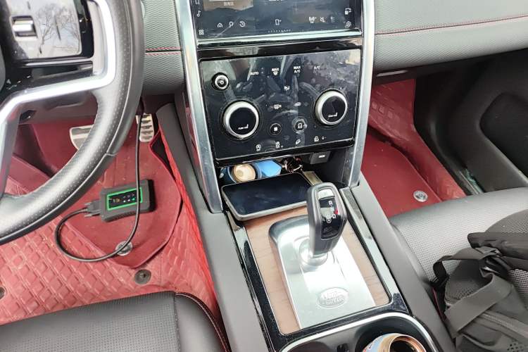 Used Land Rover Discovery Sport 2022 Revised Version 249 PS R-Dynamic S Performance Edition 5 Seats Gear Lever