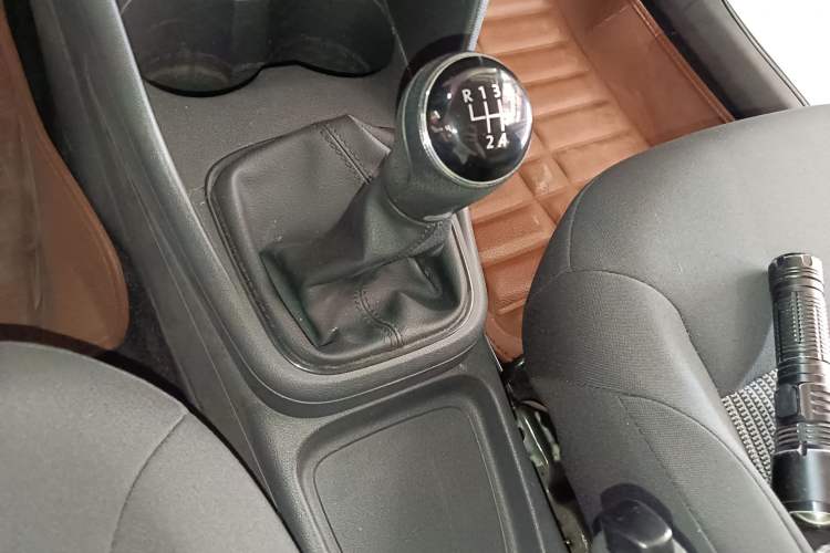 Used Volkswagen Polo 2016 1.4L Manual Fashion Model Gear Lever