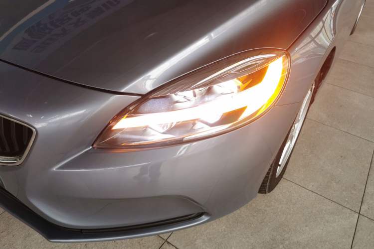 Used Volvo V40 2018 T3 Smart Edition