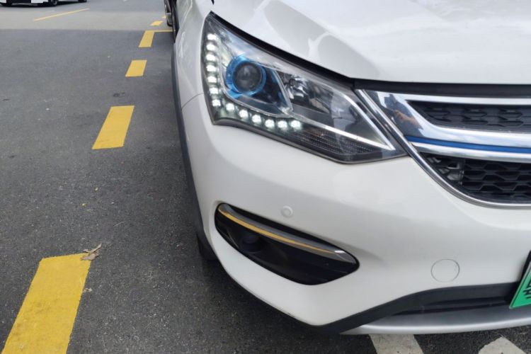 Used BYD Song New Energy 2017 Song DM 1.5TID All-Wheel Drive Prestige Model Right Front Headlight