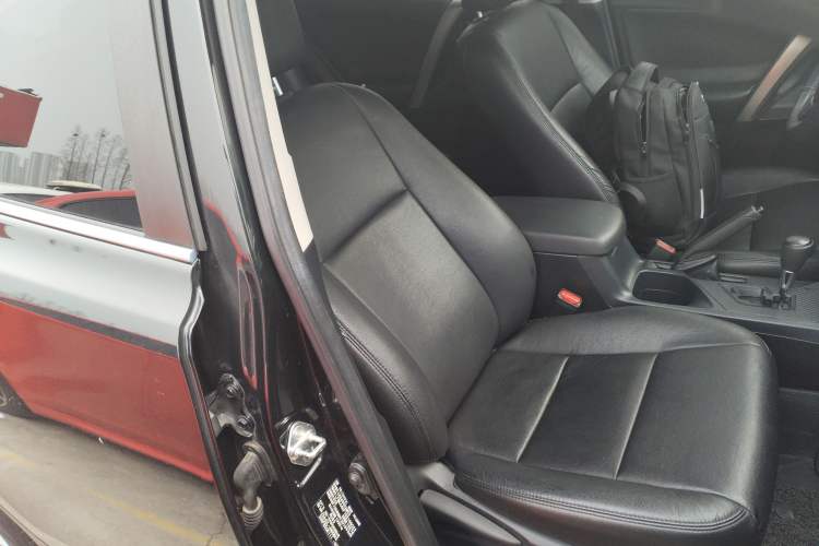 Used Toyota RAV4 2015 2.0L CVT Two-Wheel Drive Fashion Edition
