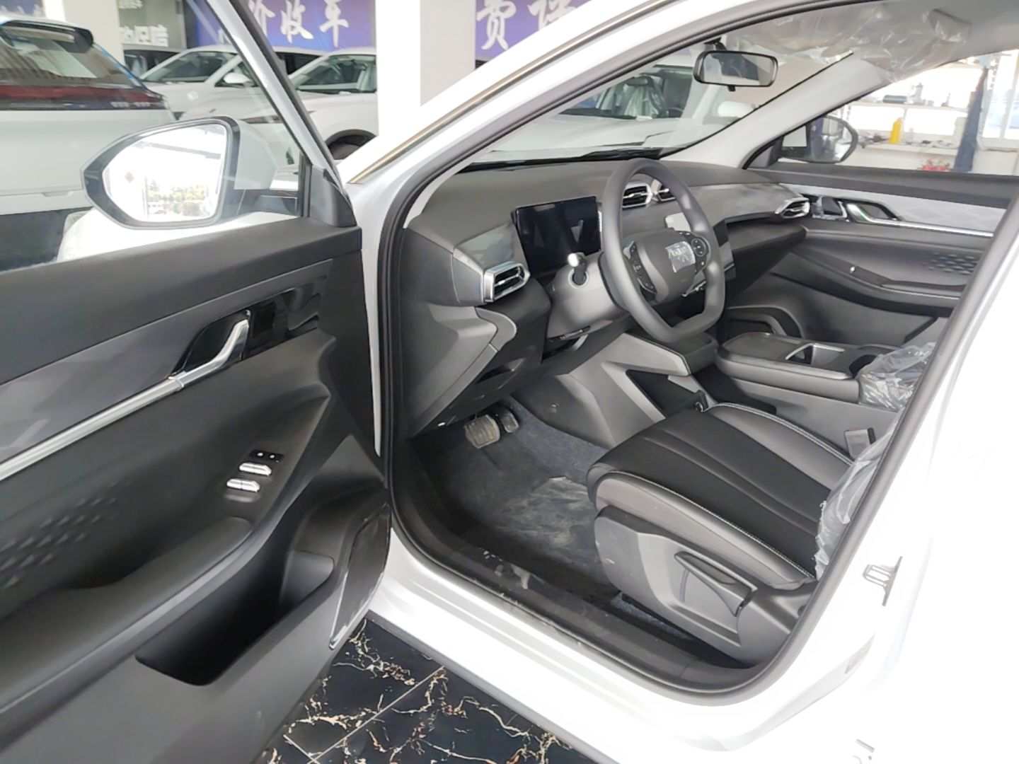 Dongfeng Aeolus SKY EV01 2025 530 km AIR Elite Edition — снимка 18