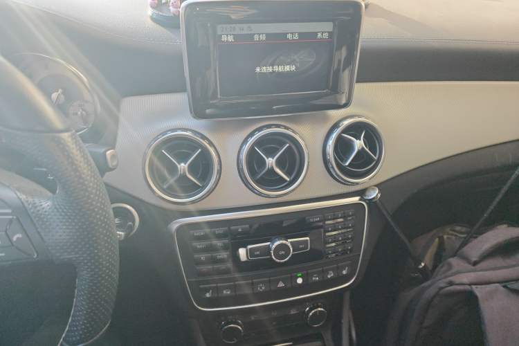 Used Mercedes-Benz GLA 2015 GLA 220 4MATIC Fashion Model
