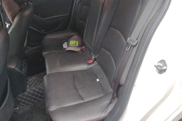 Used Mazda 3 Axela 2017 Sedan 1.5L Automatic Luxury Model Emission Standard China V
