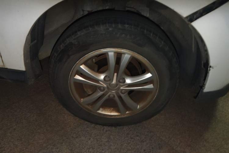 Used HYOSOW H3 2015 1.5L manual Comfort trim level Right Front Wheel Hub