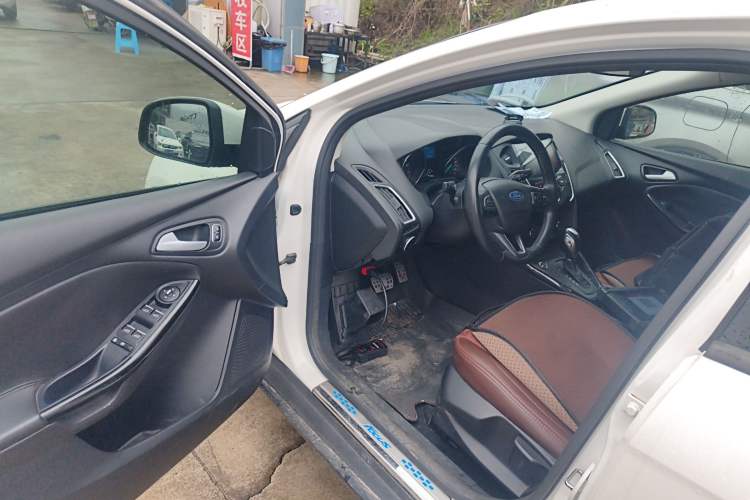 Used Ford Focus 2015 Hatchback 1.6L Automatic Fashion Edition