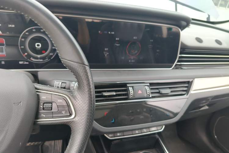 Used Hongqi HS5 2022 2.0T Smart Connect Flagship Edition Audio And AC Panel