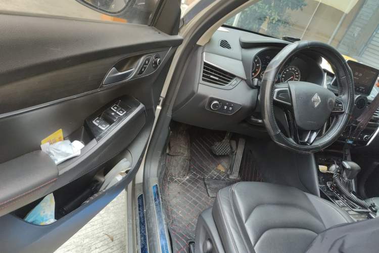 Used BORGWARD BX5 2017 20TGDI Automatic Two-Wheel Drive Pioneer Edition Driver Seat