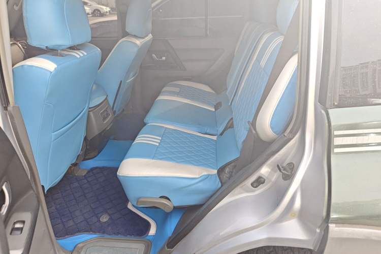 Used Mitsubishi Pajero 2006 3.0L AT GLS Left Rear Seat