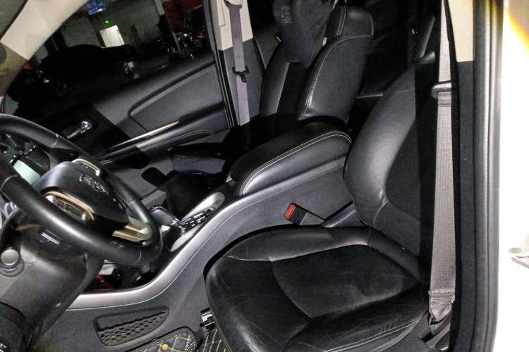 Used Dodge Journey 2013 2.4L Two-Wheel Drive Luxury Version