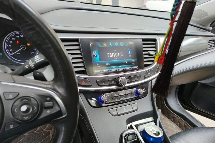 Used Buick LaCrosse 2018 20T Elite Edition Audio And AC Panel