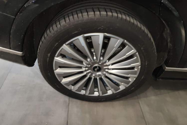 Used ONVO Luxeed L90 2025 Model—Ultra Six-Seater Version
