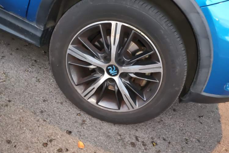 Used BYD Yuan New Energy 2018 EV360 Smart Connected Cool Model Right Front Wheel Hub