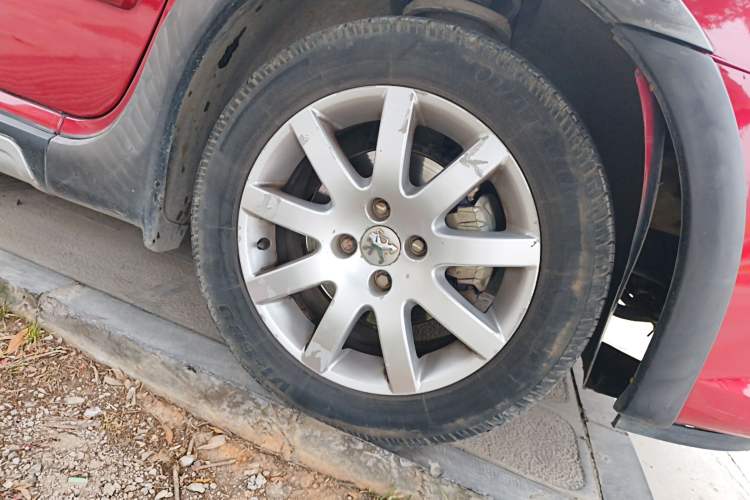 Used Peugeot 307 2013 1.6L Manual CROSS Right Front Wheel Hub