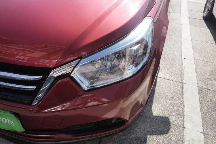 Used Venucia R50 2015 1.6L Automatic Fashion Edition
