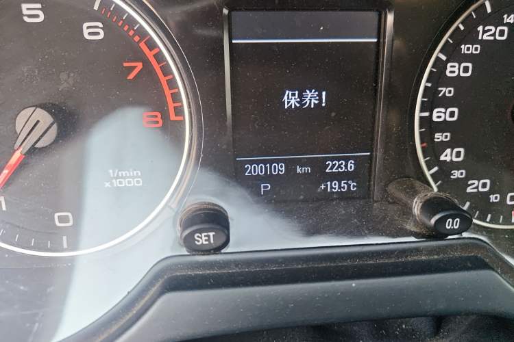 Used Audi Q5 2011 2.0TFSI Comfort Version Odometer Close Up