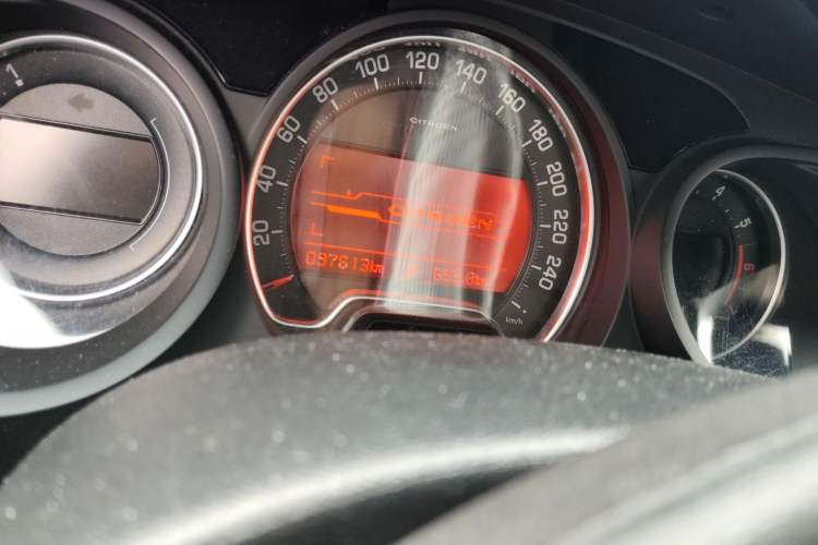 Used Citroen C5 2014 2.0L Automatic Luxury Edition Odometer Close Up