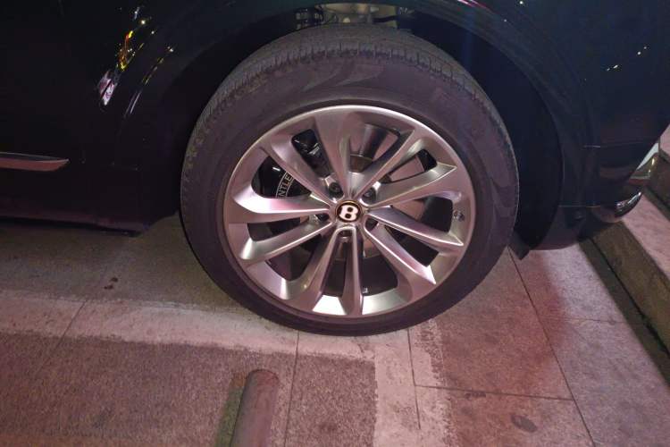 Used Bentley Bentayga 2018 4.0T V8 Right Front Wheel Hub