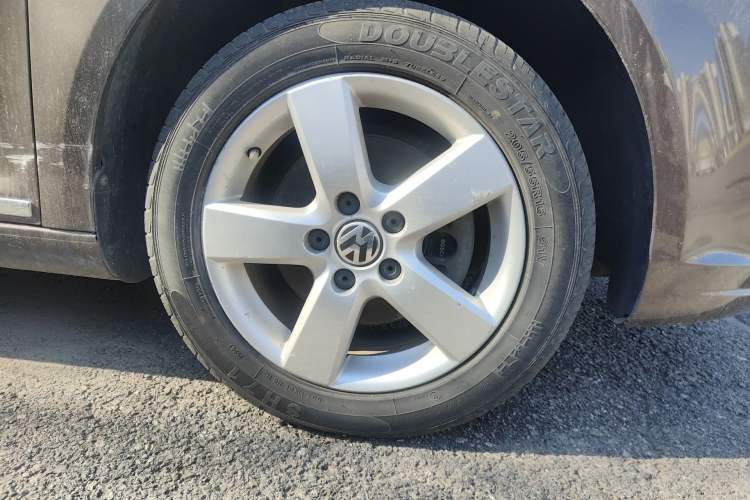 Used Volkswagen Touran 2011 1.4T DSG Zhiya Edition 5 Seats Right Front Wheel Hub